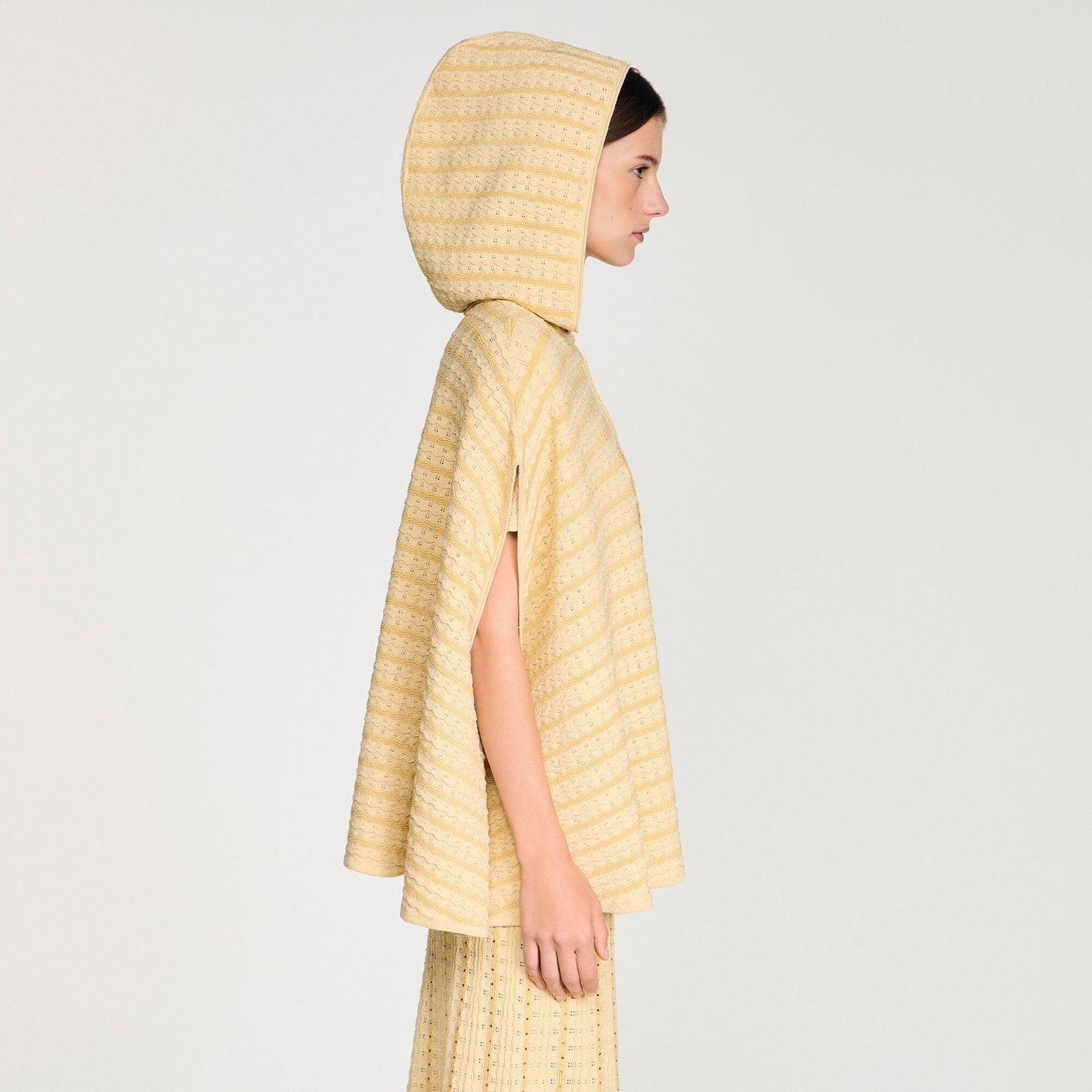 Strass knit cape
