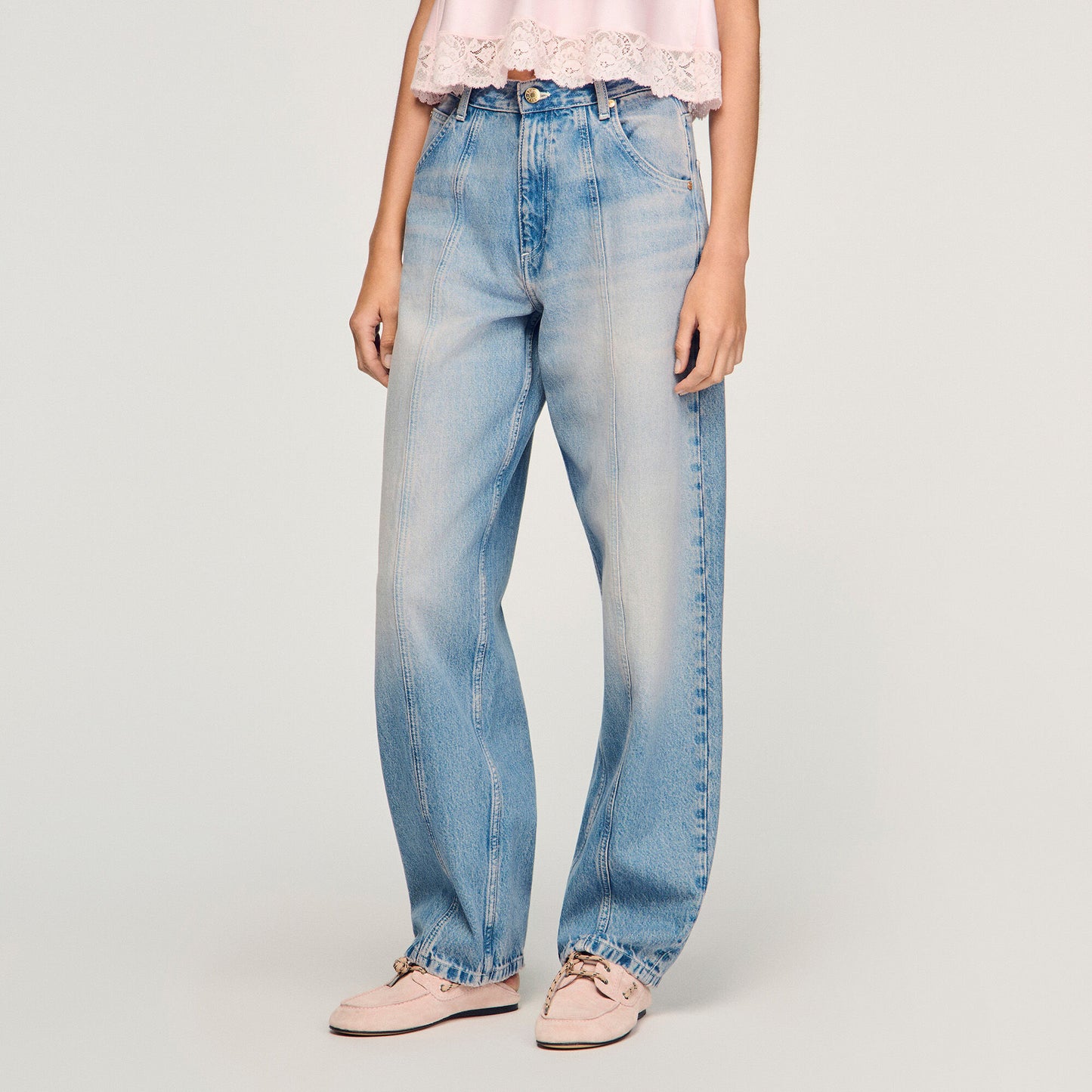 Faded barrel jeans