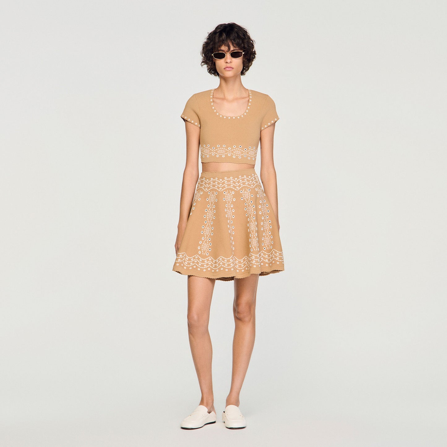 Short skirt with scarf embroidery