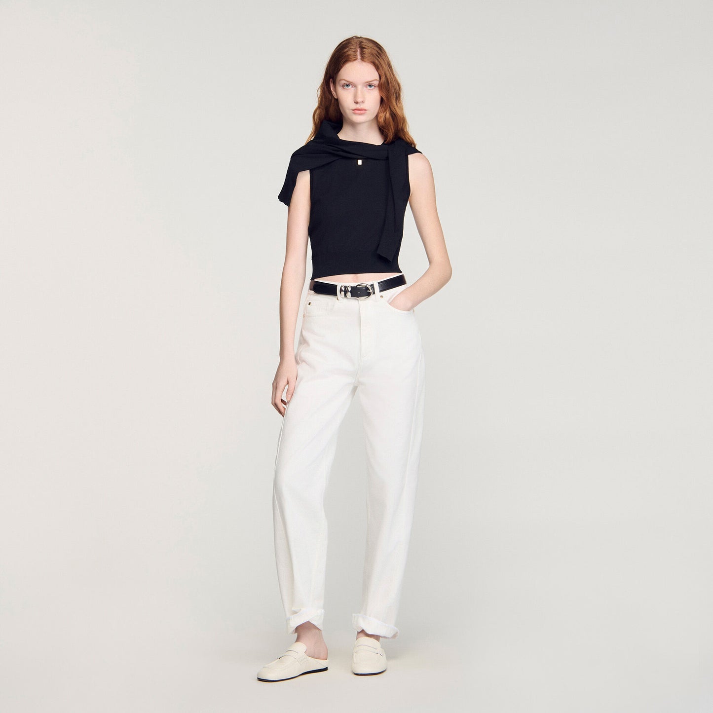 Sleeveless short knit jumper