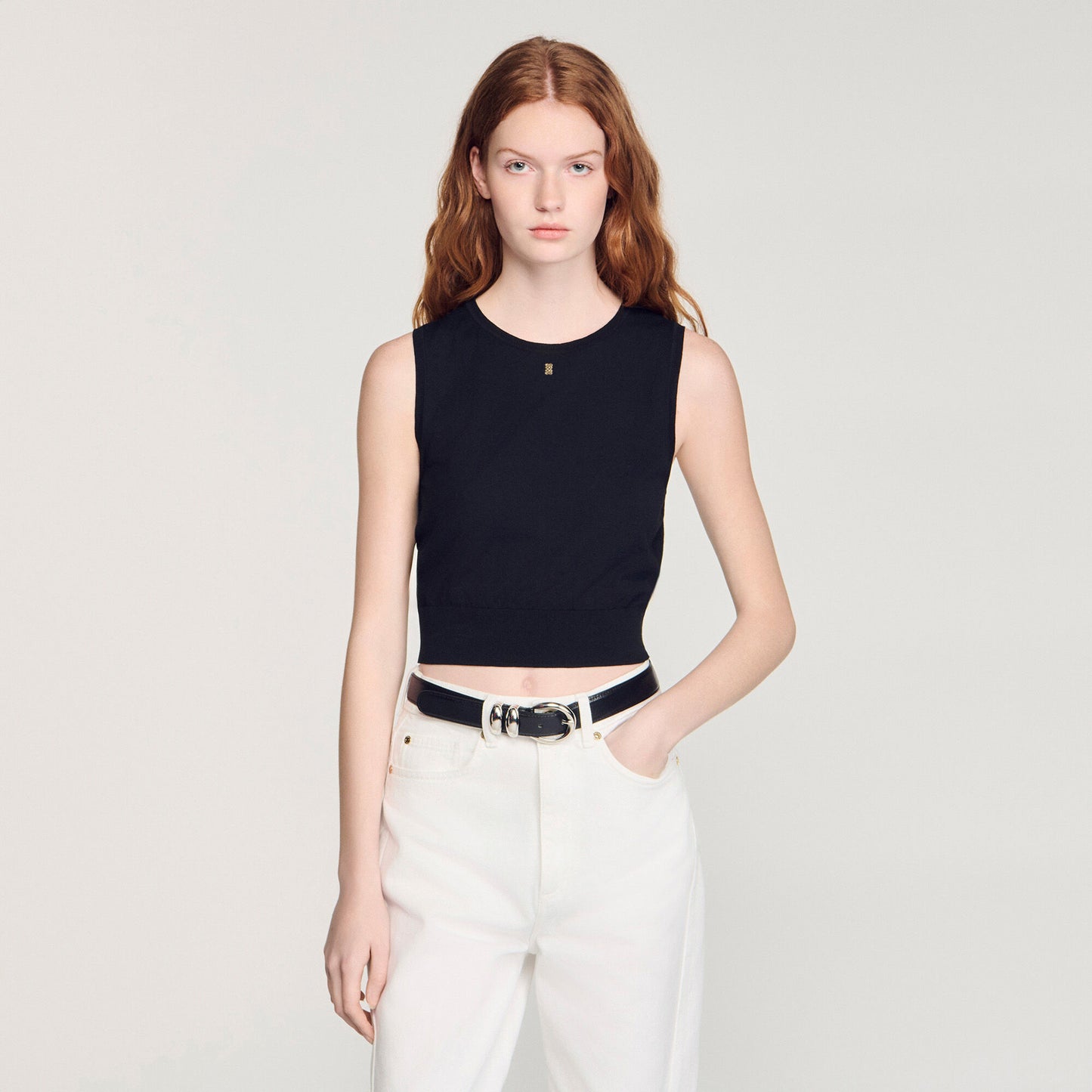 Sleeveless short knit jumper