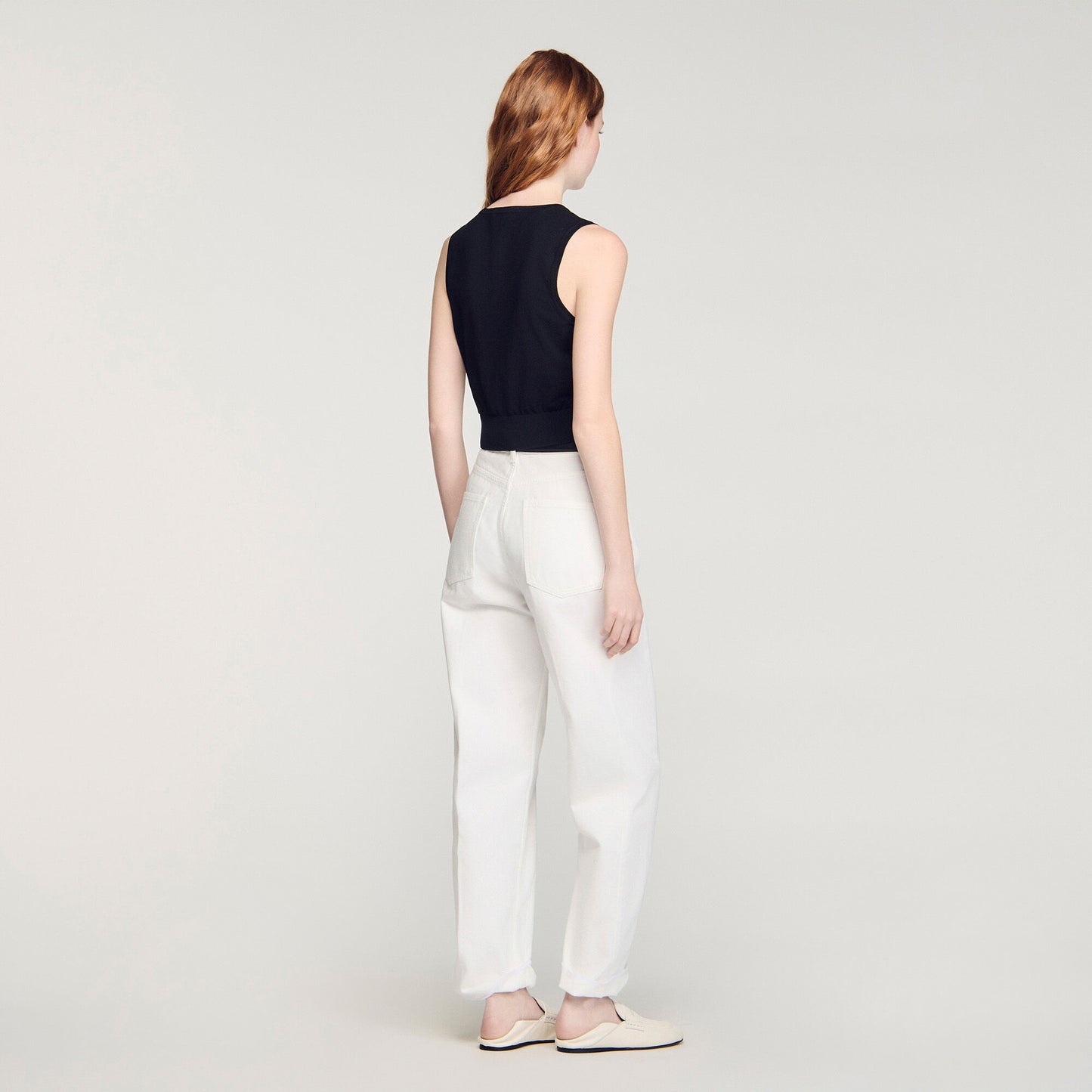 Sleeveless short knit jumper