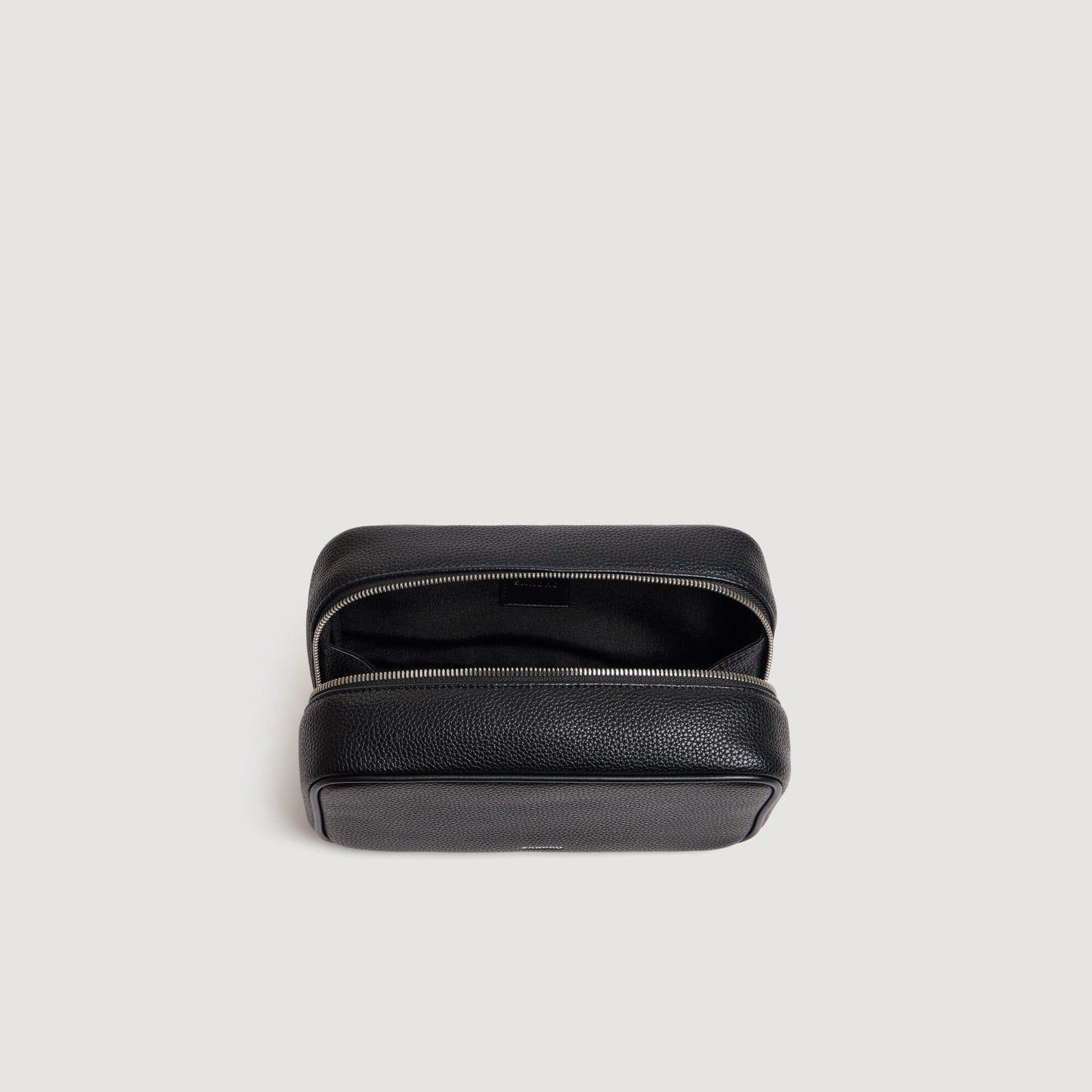 Toilet bag in grained fabric
