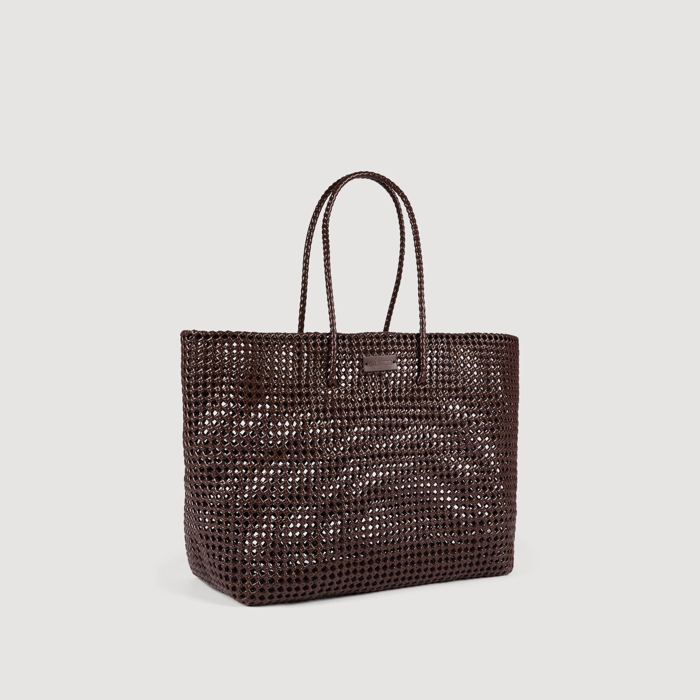 Woven tote bag with patch