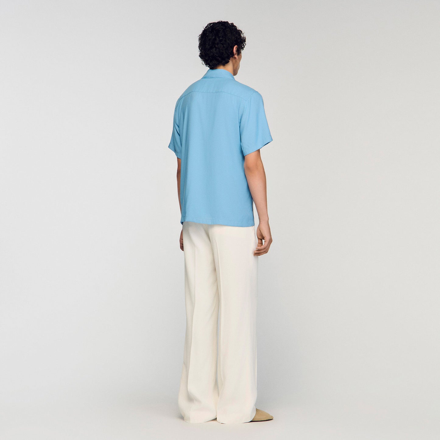 Loose-fit shark collar shirt