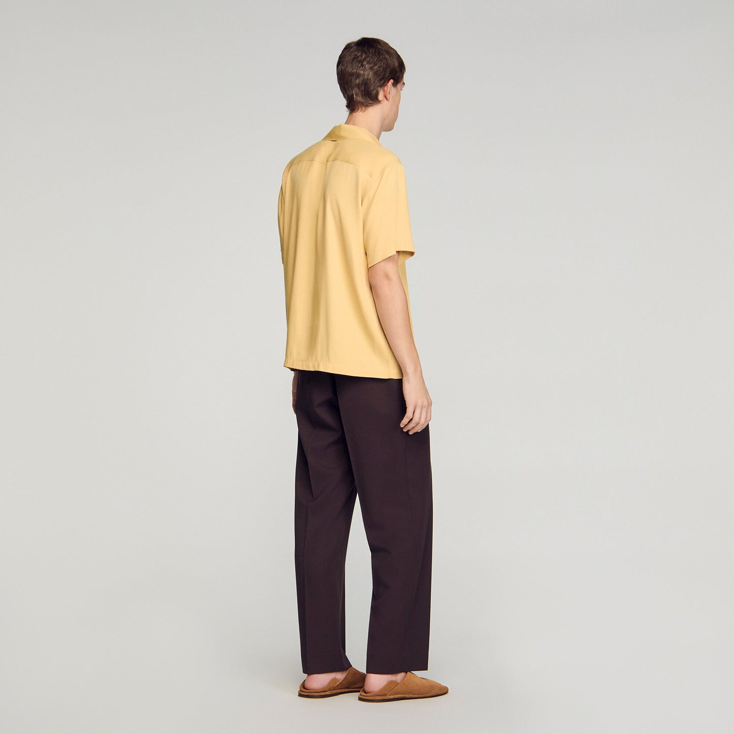 Loose-fit shark collar shirt