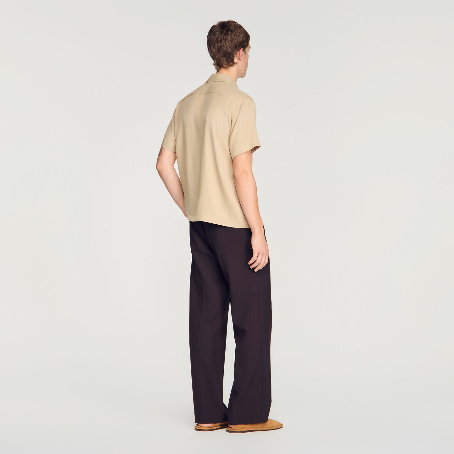 Loose-fit shark collar shirt