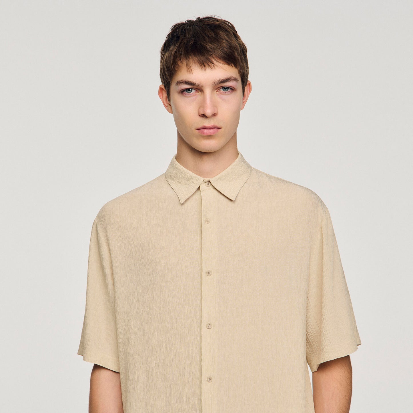 Pleated shirt with shark collar