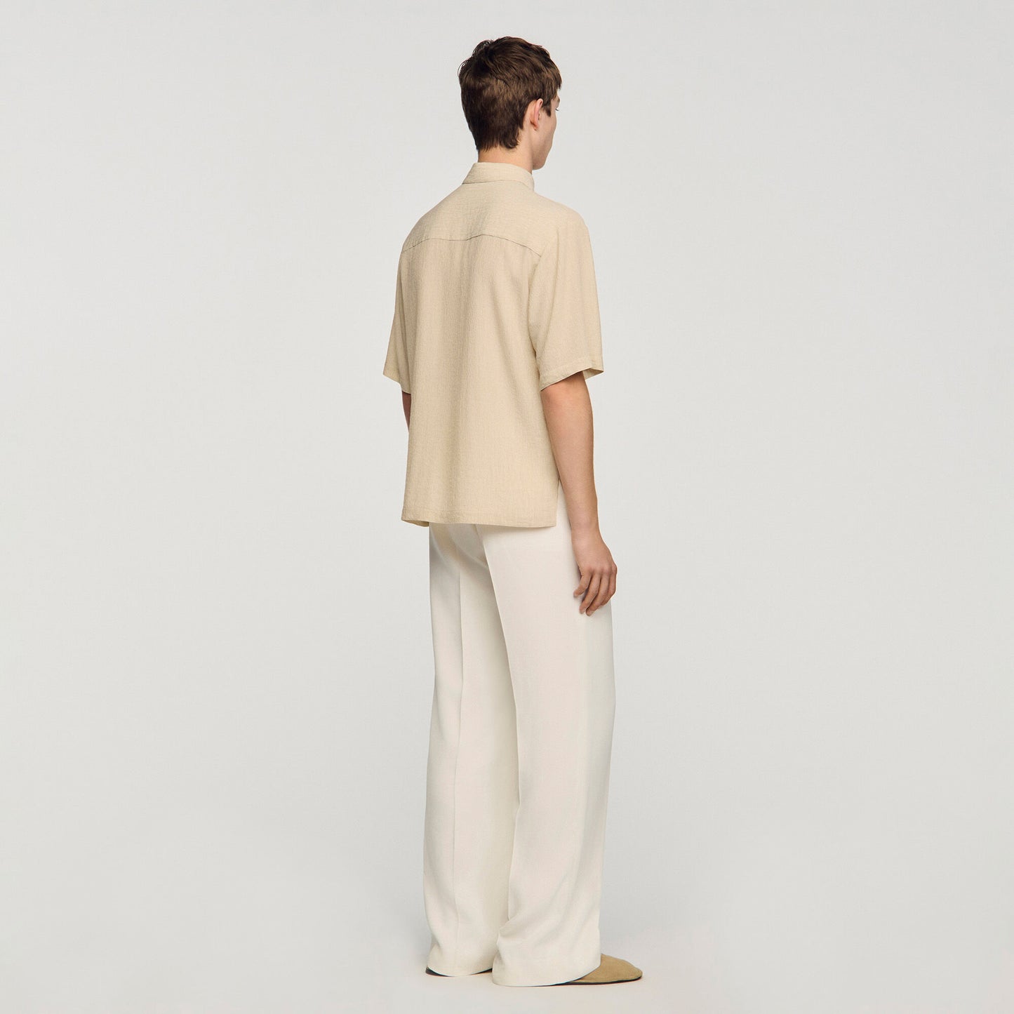 Pleated shirt with shark collar