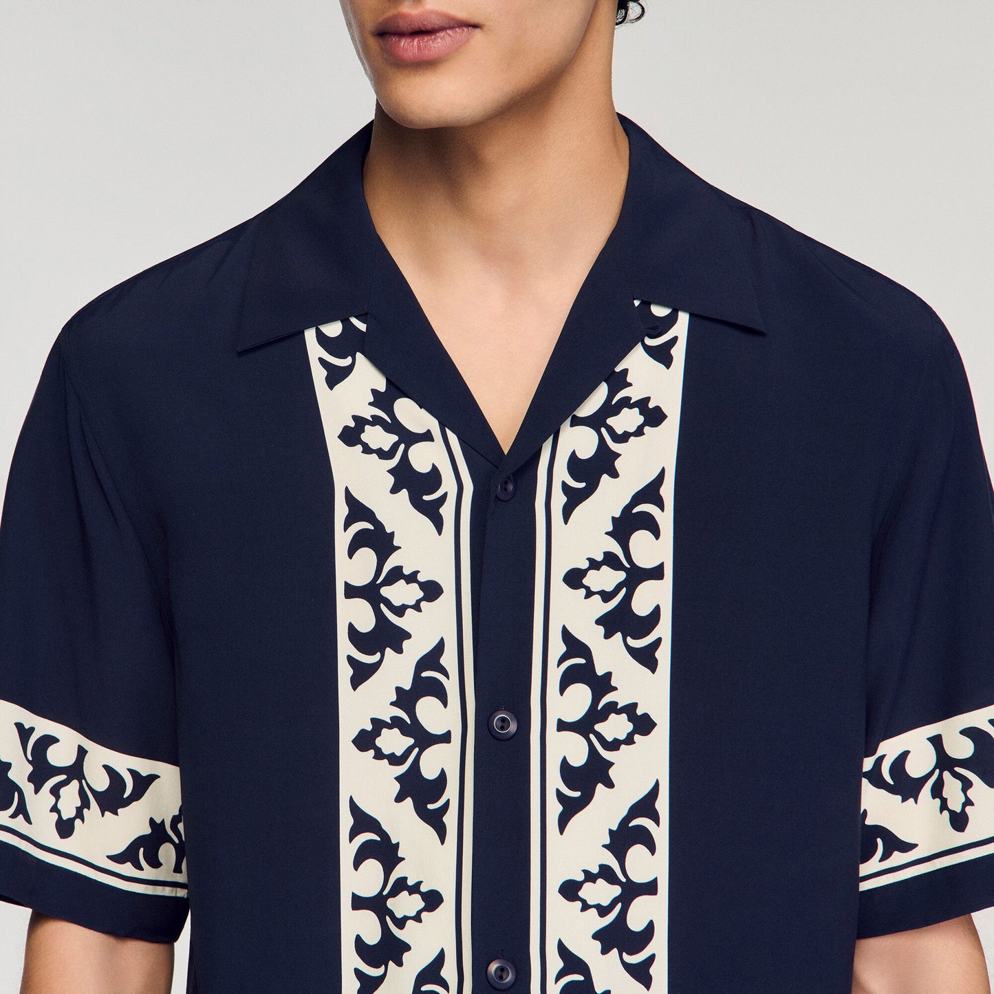 Loose-fit contrast print shirt