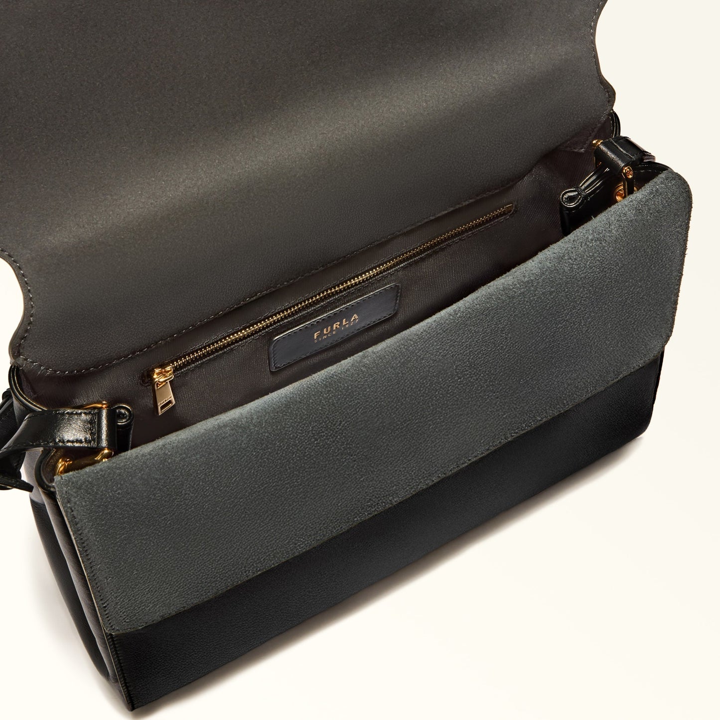 Furla Domus M Shoulder Bag 32